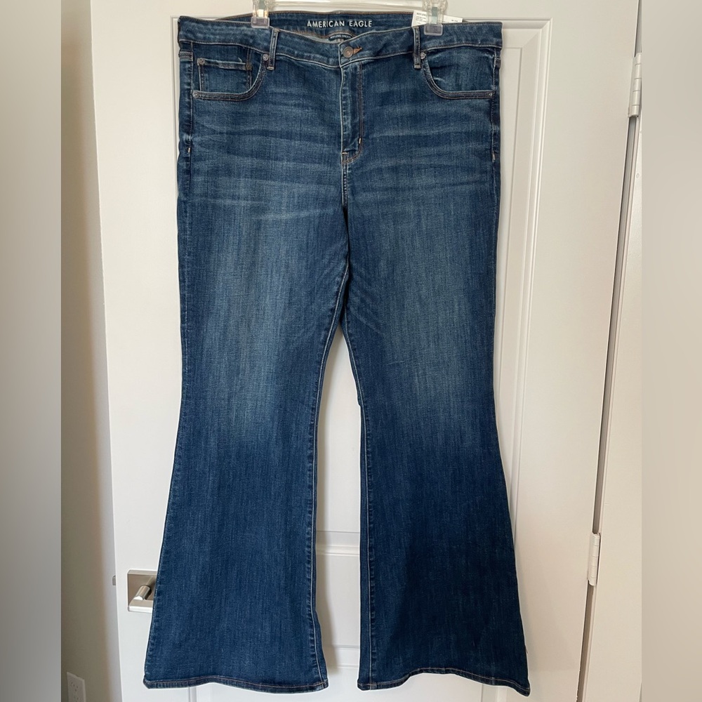 AMERICAN EAGLE LOW RISE NEXT LEVEL FLARE JEANS SIZE 20 LONG